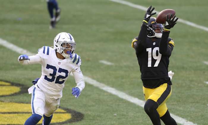 Pittsburgh Steelers wide receiver JuJu Smith-Schuster catches a game-winning, 25-yard touchdown pass in a 28-24 home win over the Indianapolis Colts on Sunday at Heinz Field.